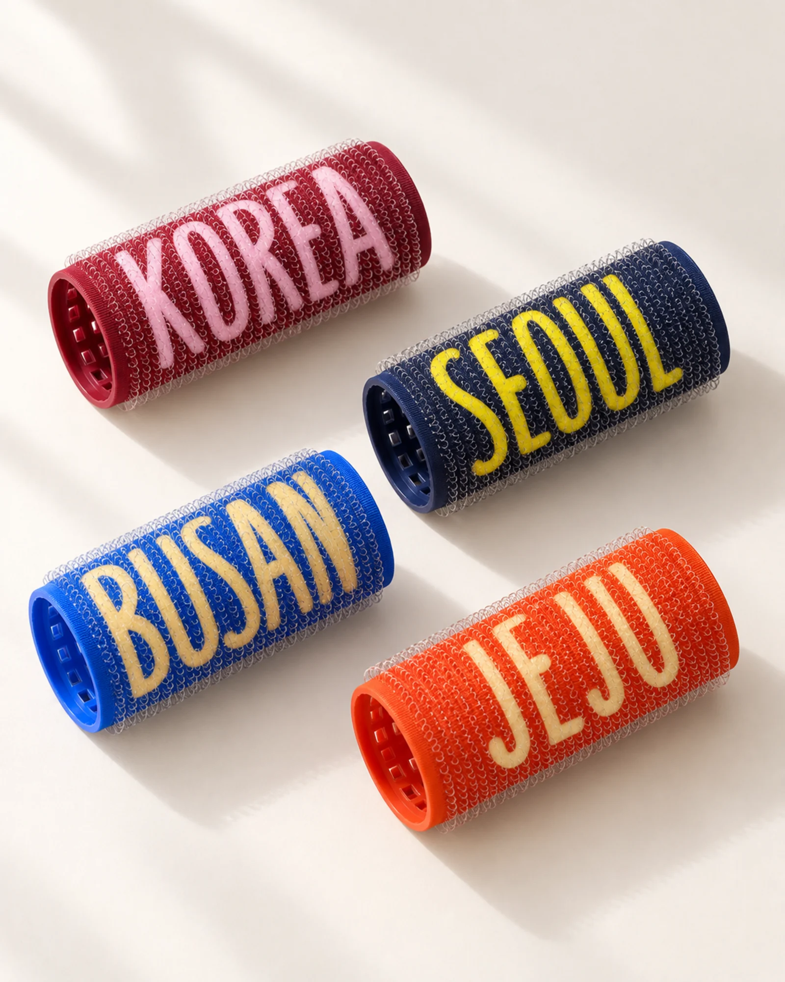 네 도시 헤어롤이 함께 놓인 연출컷