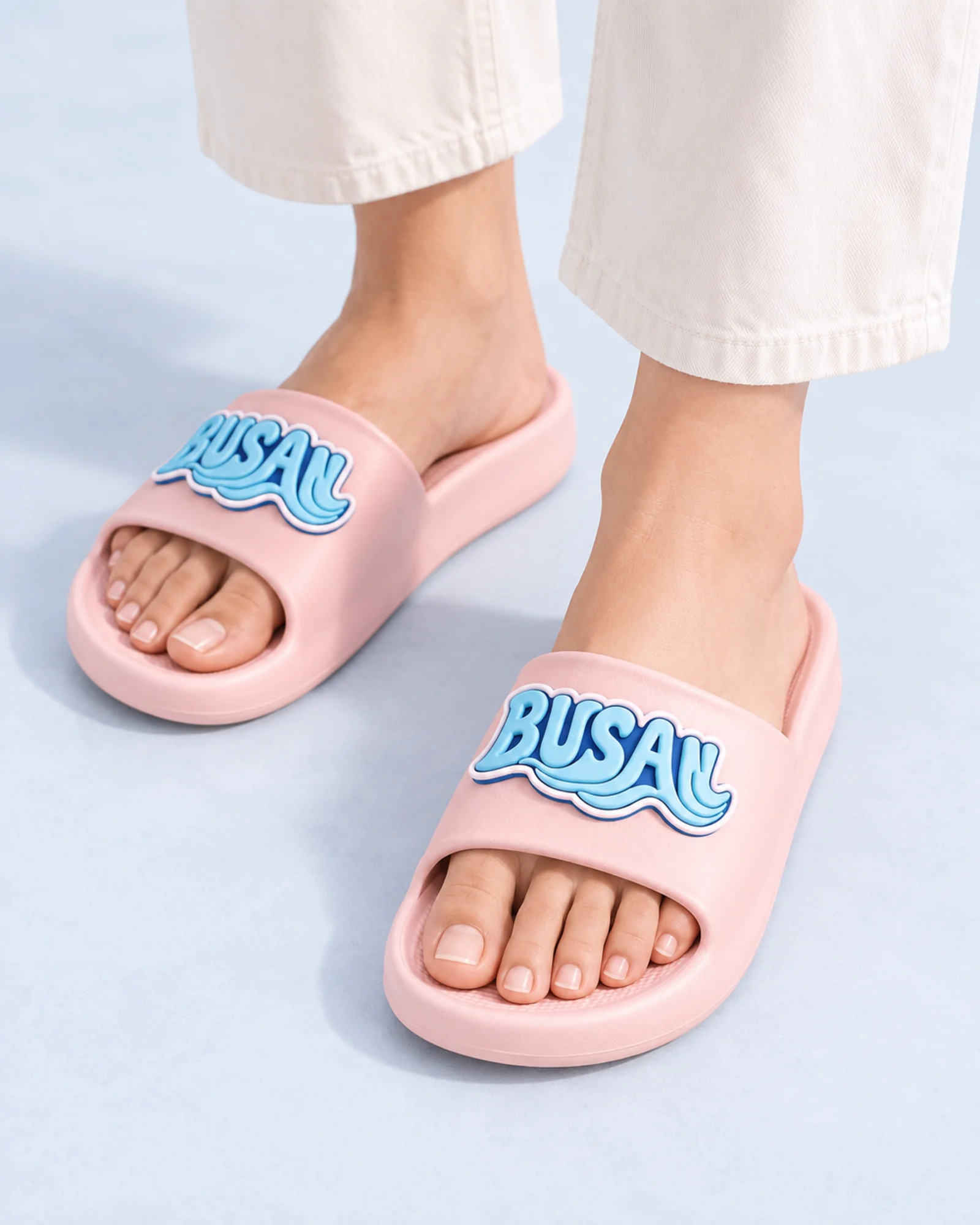 부산 슬리퍼를 신은 모습